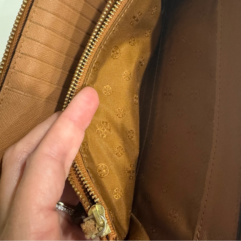 Tory Burch Emerson Fold Wallet - Picture 9 of 10